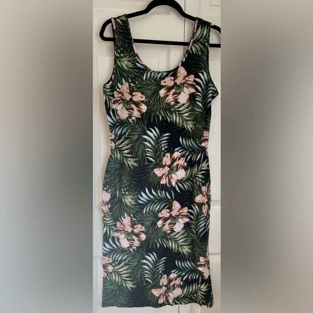 NWOT Harlow & Rose Floral Sleeveless Dress